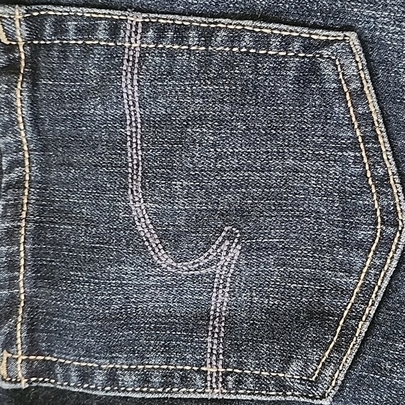 Time and Tru Mid-Rise darker wash cuffed jean shorts - Picture 4 of 9